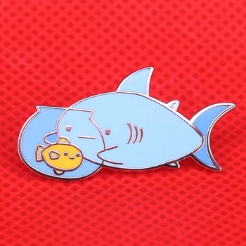 Peixe bonito esmalte pin cartoon engraçado aquário broches de animais do mar crachá de presente criativo para crianças jaquetas de meninas mochila acessórios